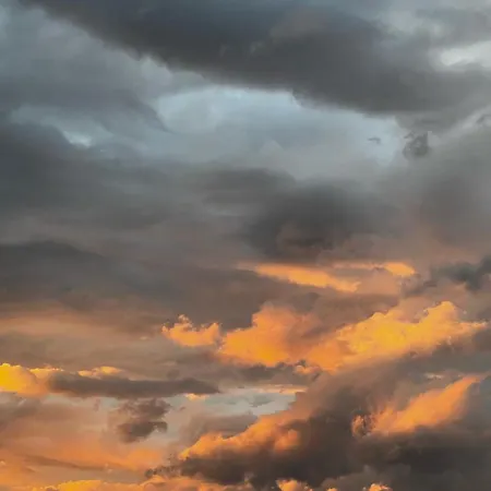 Himalayas Gjirokastër