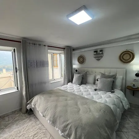 Himalayas Gjirokastër