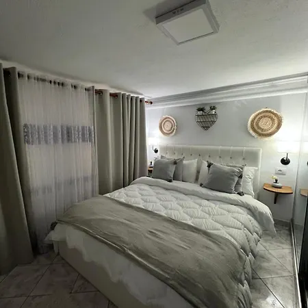 Himalayas ジロカストラ